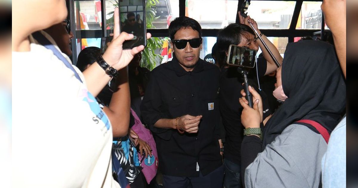 Momen Desta Ikut Menonton Preskon Perceraian Andre Taulany Tuai Sorotan