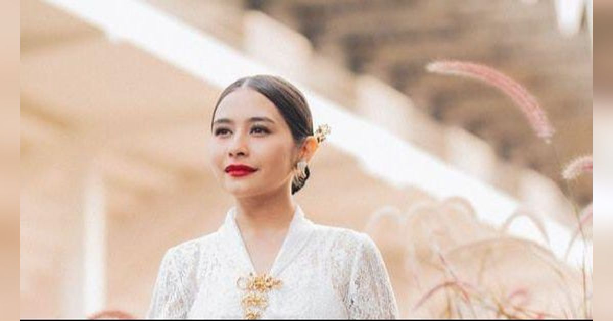 Terlihat Glamour dan Berkelas, Ternyata Lipstik yang Dipakai Prilly Latuconsina Cuma Rp18 Ribu