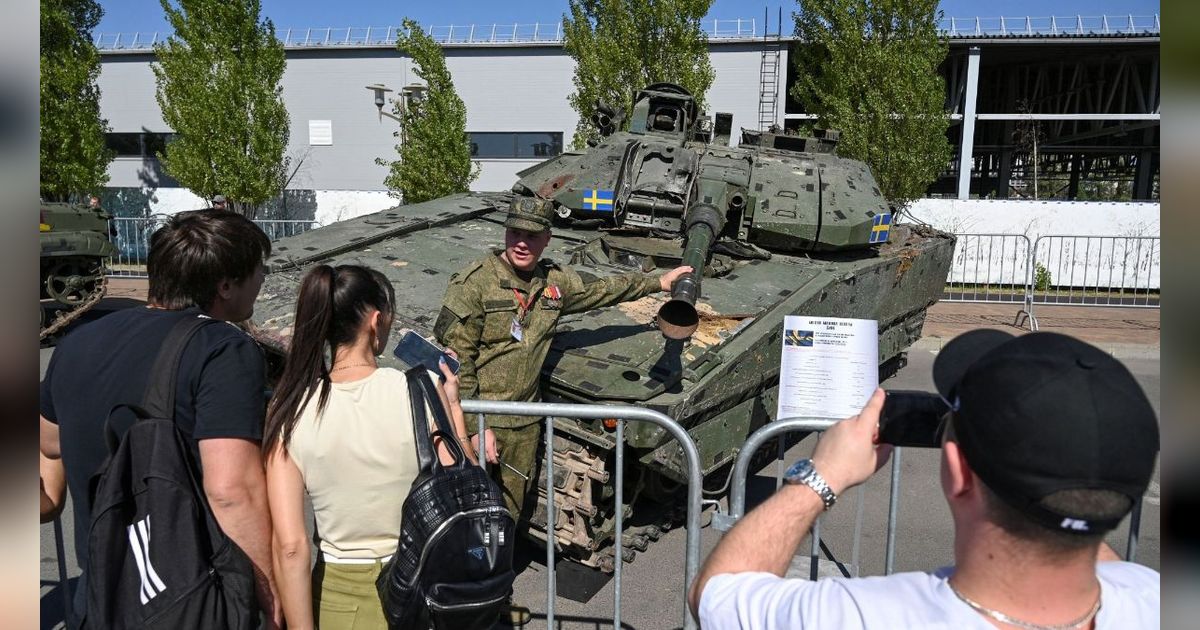 FOTO: Pameran Kendaraan Tempur Ukraina yang Disita Rusia di Rostov-on-Don, Ada Gambar Bendera Inggris hingga AS