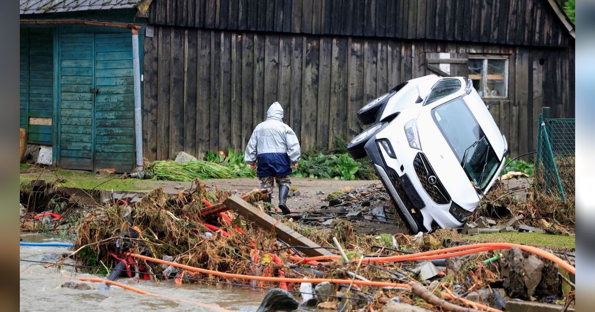 FOTO: Porak-Poranda Republik Ceko Usai Terjangan Banjir dan Angin Kencang, Mobil-Mobil Bergelimpangan hingga Rumah Hanyut