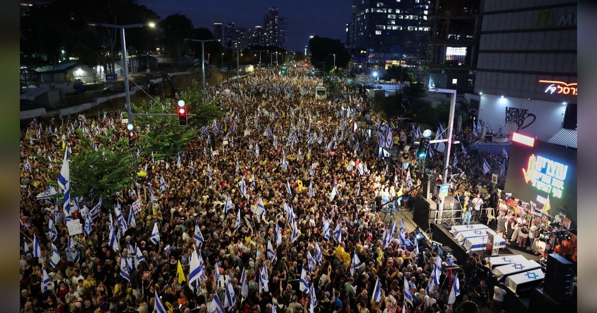 FOTO: Demo Anti Pemerintah Netanyahu, Massa Pengunjuk Rasa Israel Bentrok dengan Polisi Usai 6 Sandera Tewas di Gaza