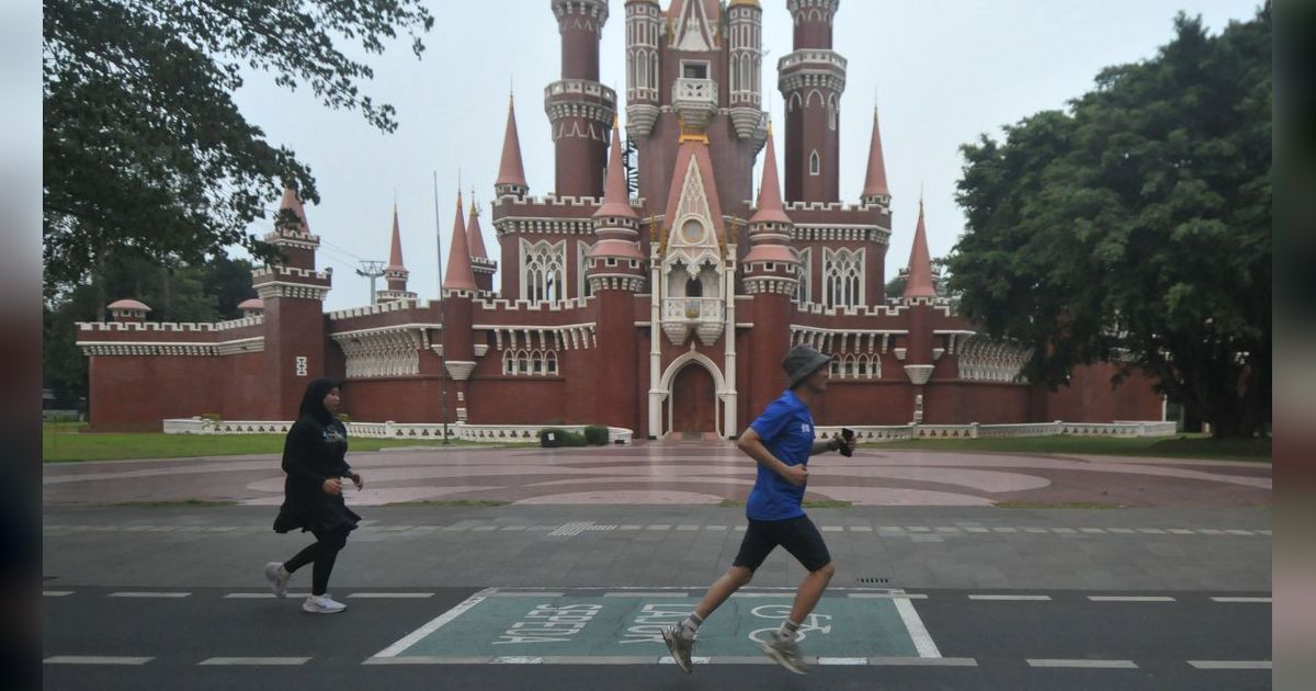 FOTO: Serunya Berlari Sambil Berwisata di TMII