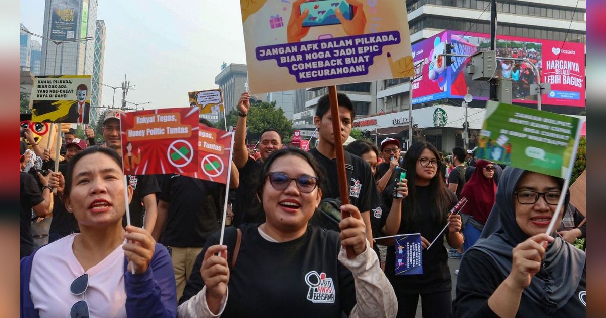 FOTO: Aksi Long March Sosialisasi Pengawasan Pilkada Serentak 2024 dari Kantor Bawaslu ke Bundaran HI