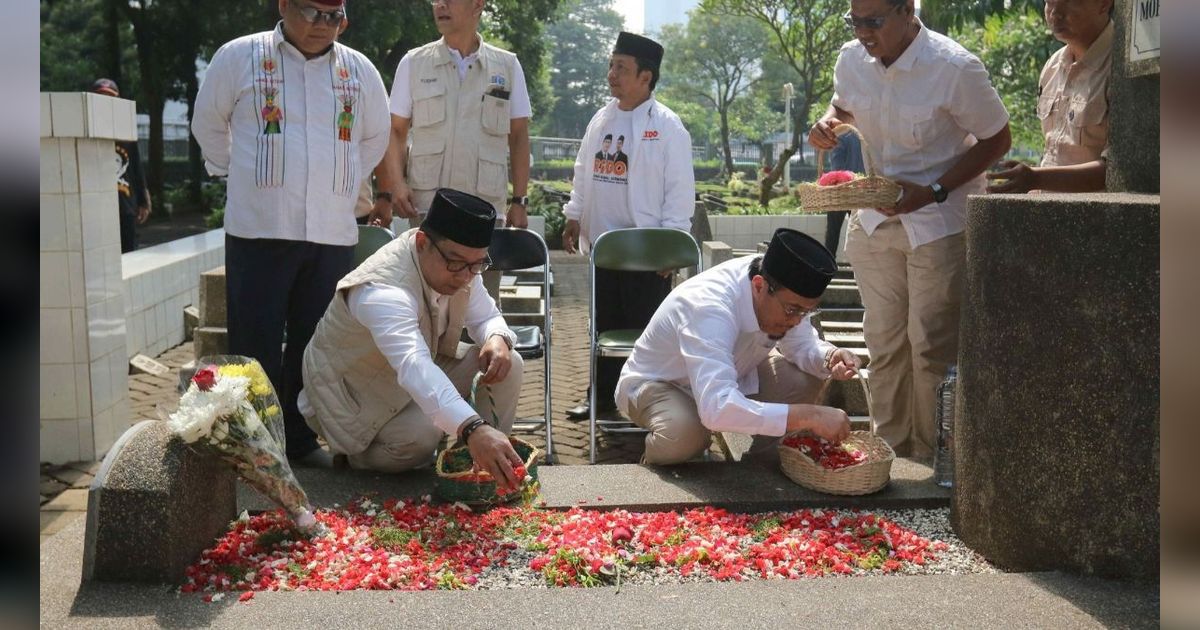 FOTO: Hari Pertama Masa Kampanye Pilkada Jakarta 2024, Pasangan Ridwan Kamil-Suswono Awali dengan Ziarah ke Makam MH Thamrin