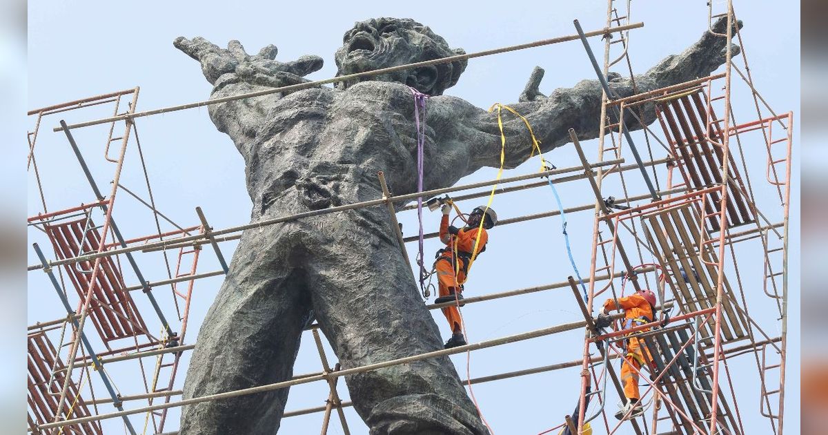 FOTO: Menengok Proses Konservasi Monumen Pembebasan Irian Barat