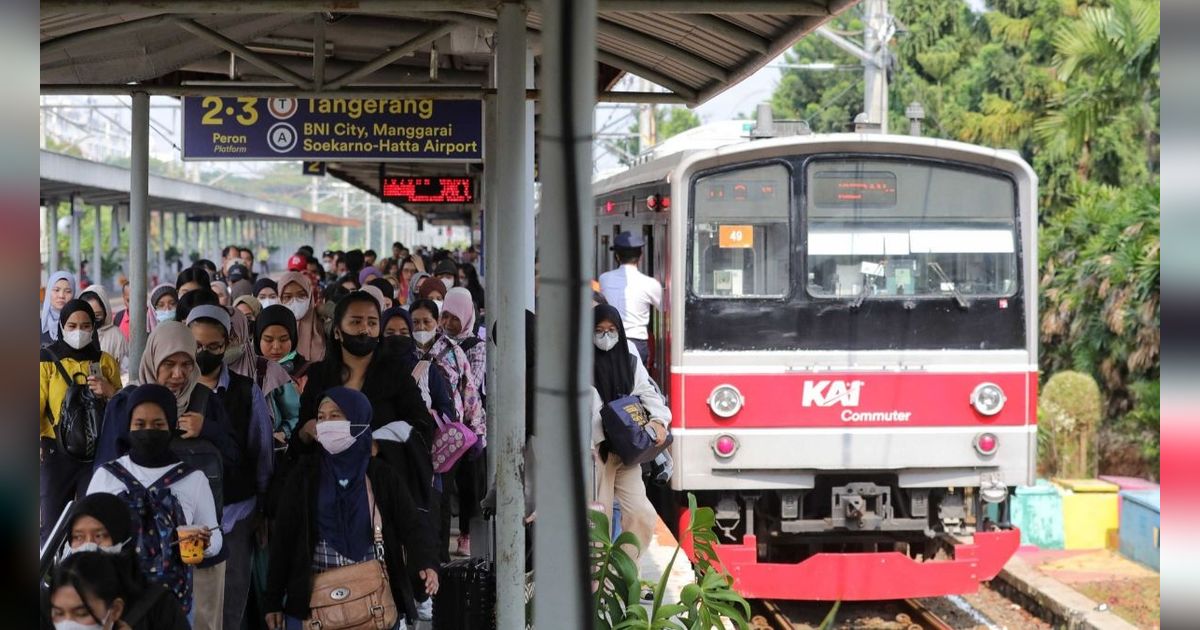 FOTO: Kelas Menengah Bakal Semakin Tertekan Jika Subsidi KRL Jabodetabek Berbasis NIK