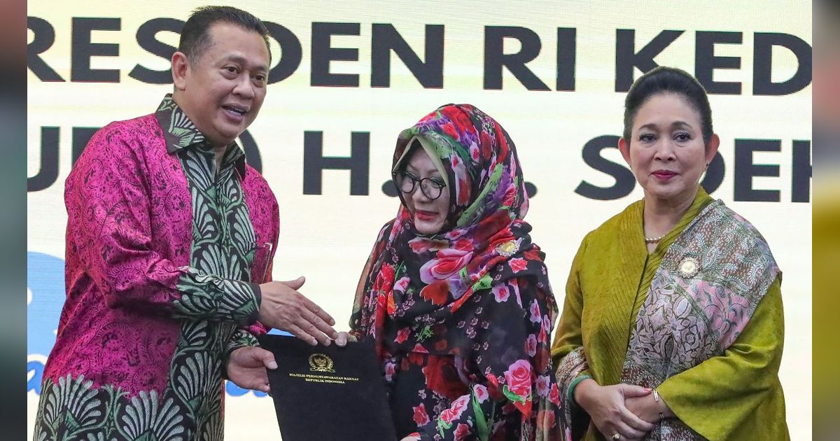 FOTO: Momen Putri Soeharto Minta Maaf Jika Sang Ayah Ada Salah Saat Jadi Presiden 32 Tahun