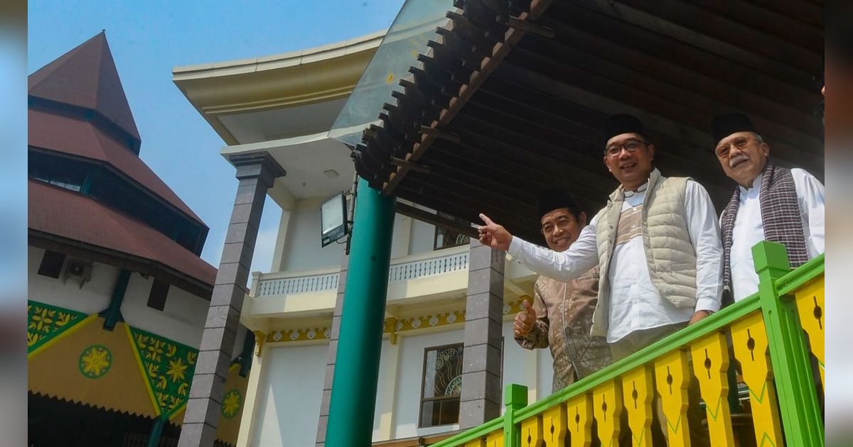 FOTO: Keakraban RK dan Foke Kunjungi Kampung Betawi Setu Babakan hingga Masak Kerak Telor