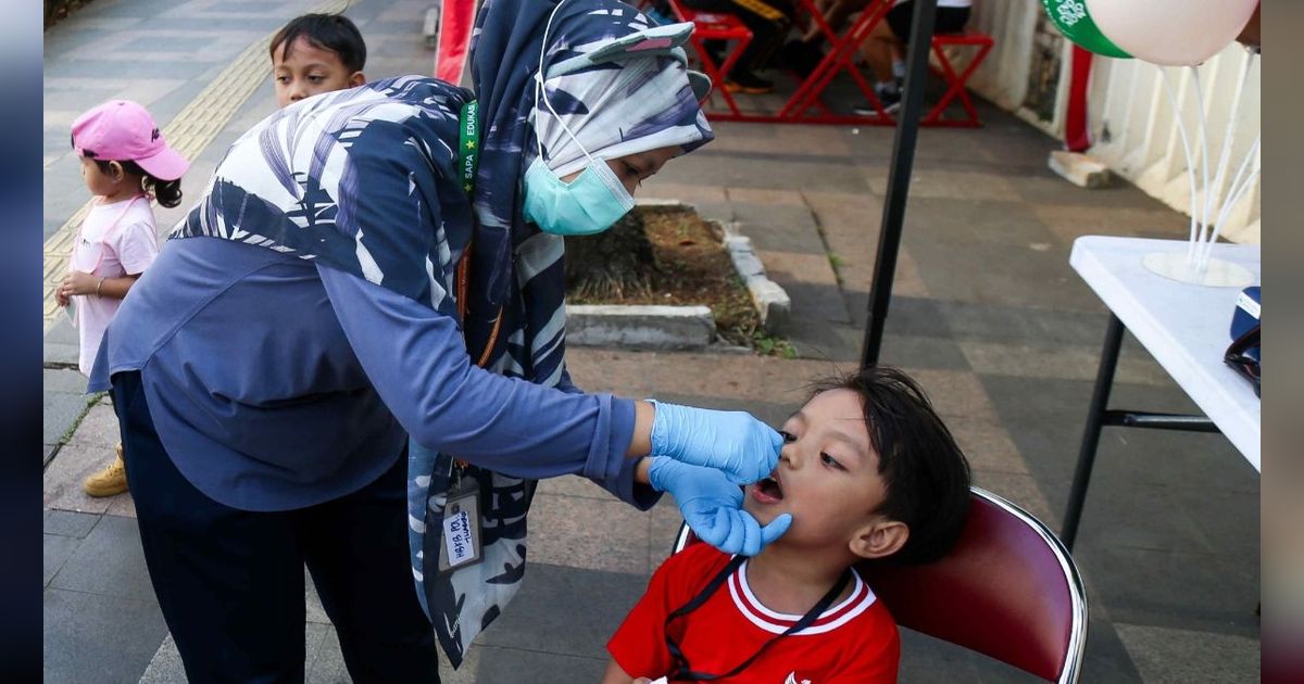 FOTO: Lindungi Anak dari Kelumpuhan Permanen, Program Imunisasi Polio Digelar Gratis Saat CFD Bundaran HI