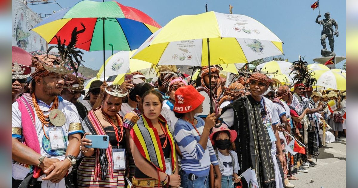 Antusiame Warga Timor Leste Siap-Siap Menyambut Kedatangan Paus Fransiskus di Kota Dili