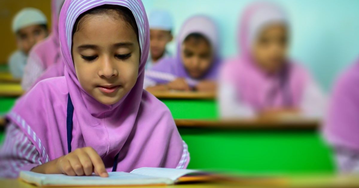 Tak Hanya Larang Berhijab, Kini Prancis Larang Pakai Abaya Di Sekolah