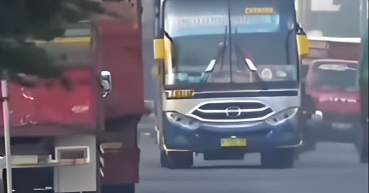 Viral Sopir Bus Dan Truk Ugal-ugalan Di Jalan, Nyaris Celaka Gara-gara ...