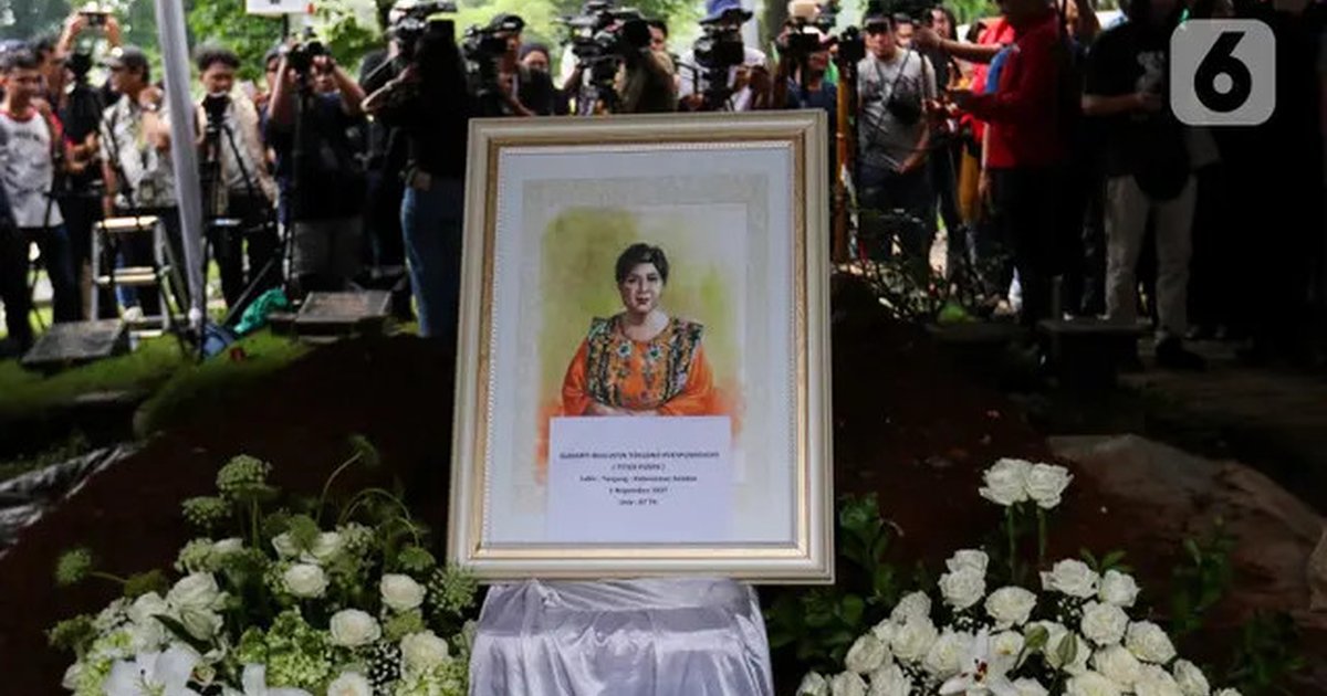 FOTO: Suasana Haru Pemakaman Titiek Puspa Diiringi Isak Tangis Keluarga