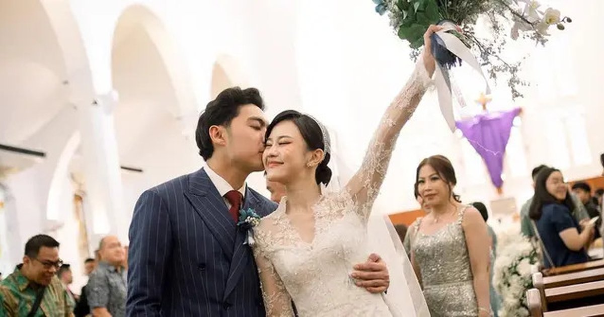 Potret Cantik Menawan Jessica Jane dalam Balutan Gaun Lace di Momen Pemberkatan Pernikahan, Tampil Anggun dan Santun Bersama Erwin Phang