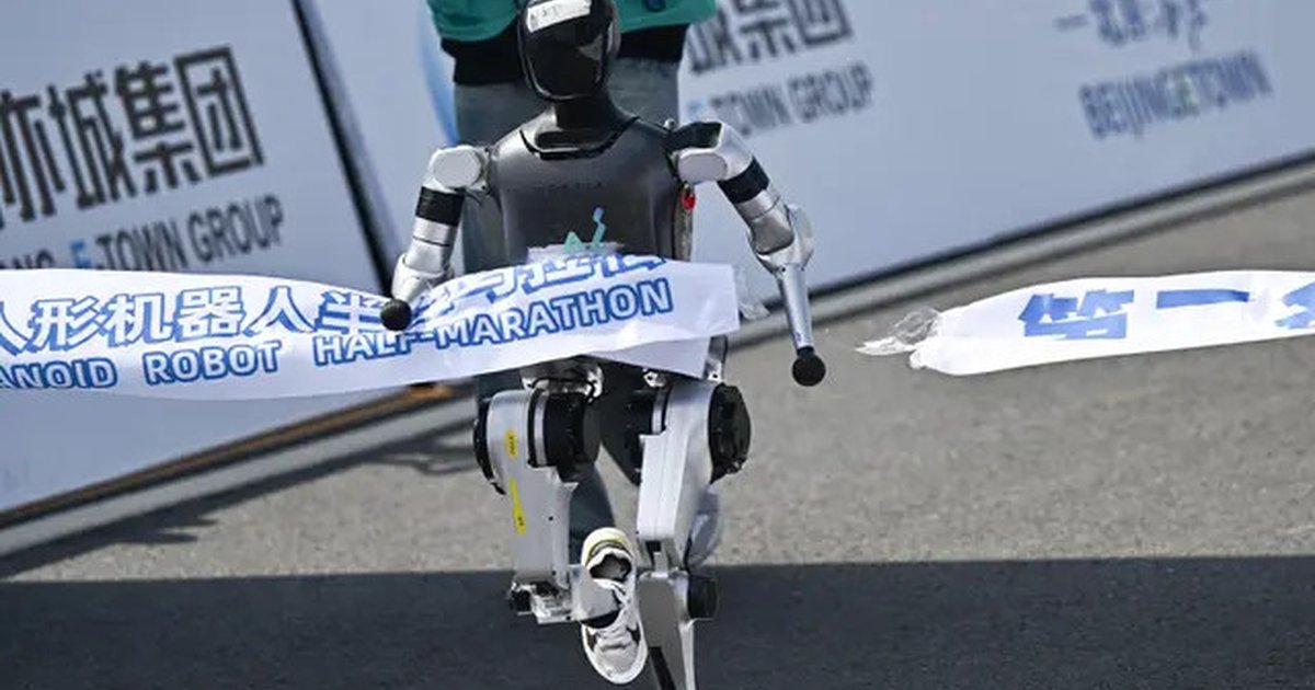 Pertama Kali di Dunia China Gelar Lomba Marathon Manusia Lawan Robot, Siapa Menang?