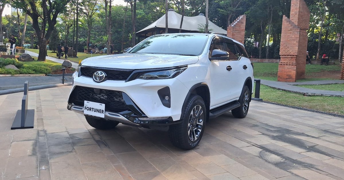Ini Alasan Toyota Tak Bekali Fortuner Baru Fitur Sunroof Mobil