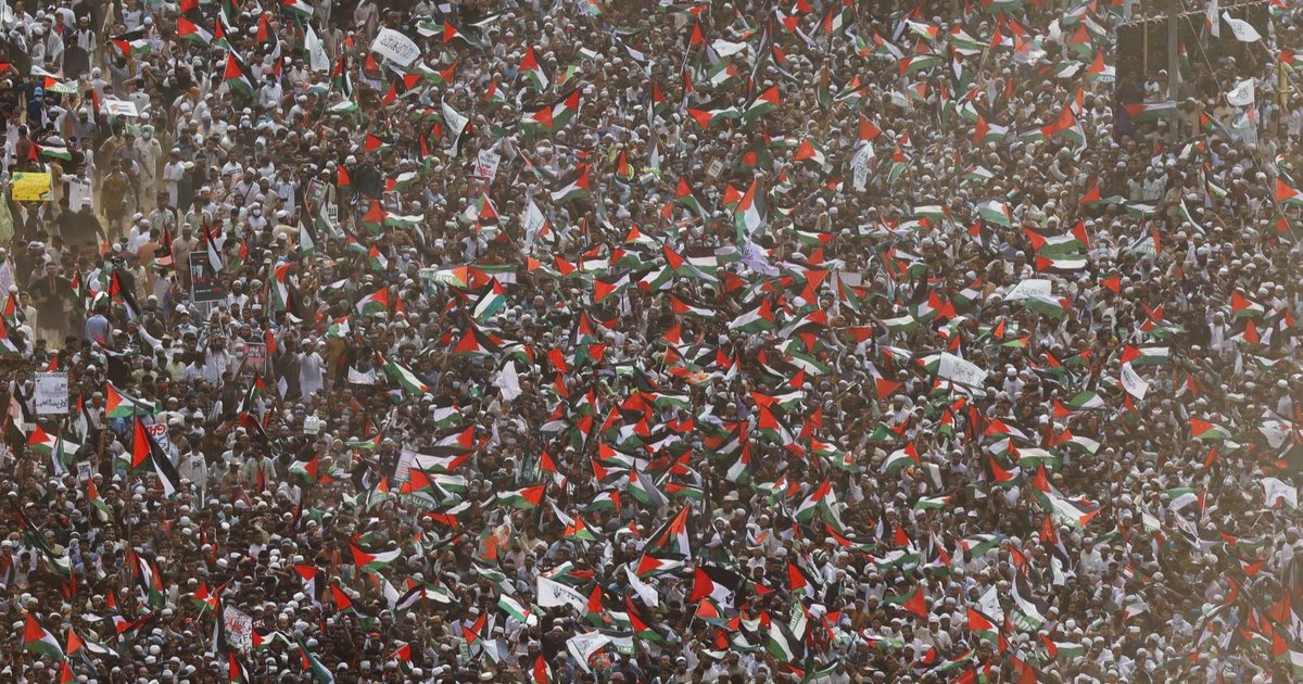FOTO: Penampakan Lautan Manusia Sesaki Aksi Solidaritas untuk Warga Palestina di Bangladesh