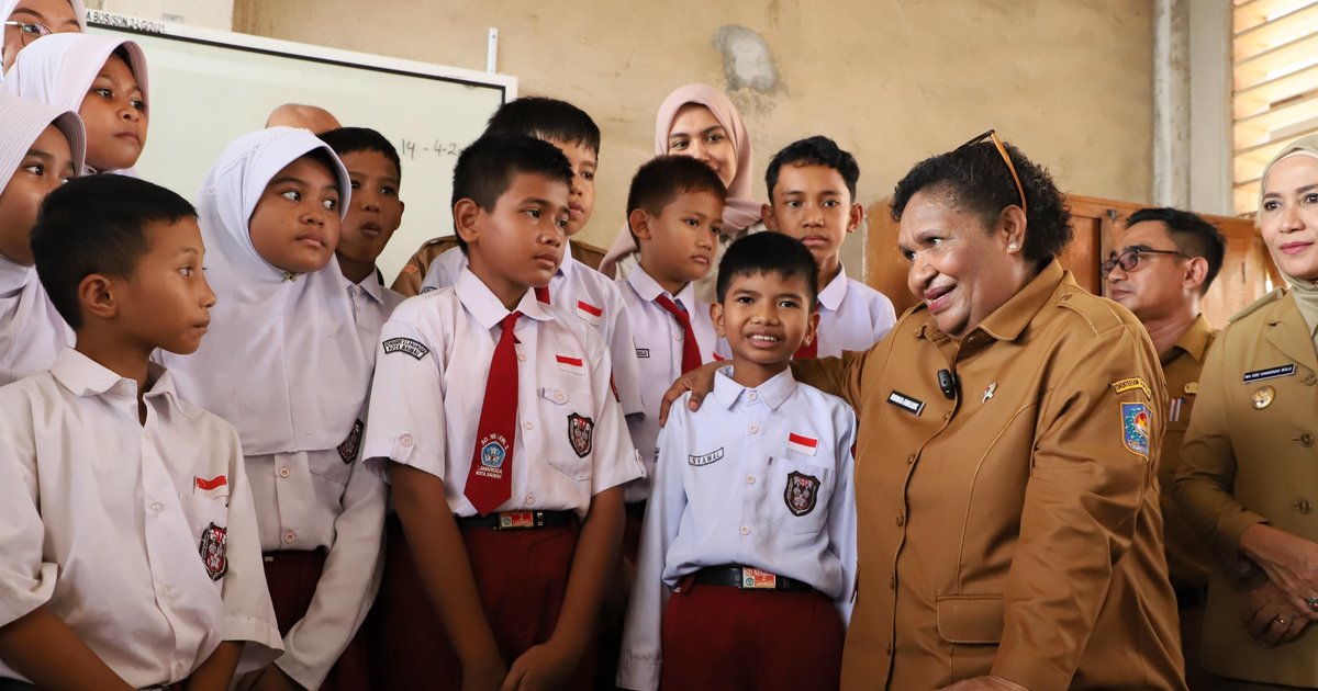 Tinjau Pelaksanaan MBG, Wamendagri Ribka Kunjungi SD Negeri 2 Lamangga Kota Baubau