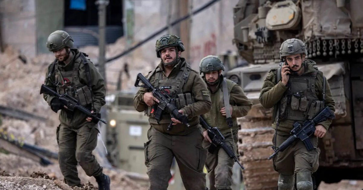 Israel Tuntut Hamas Lucuti Senjata, Warga Gaza Sambil Gendong Jenazah Anaknya Beri Pesan Menohok