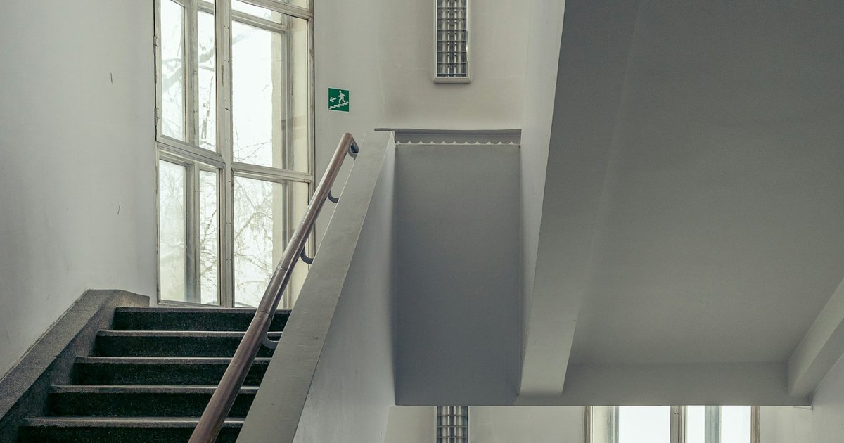 Desain Tangga Putar Minimalis, Solusi Hemat Ruang dan Estetis untuk Rumah Modern