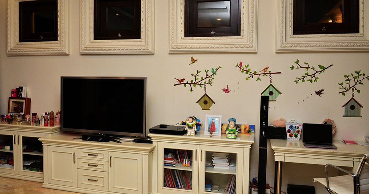Meja TV Kayu Jati Minimalis Modern, Perpaduan Elegan Fungsi dan Estetika