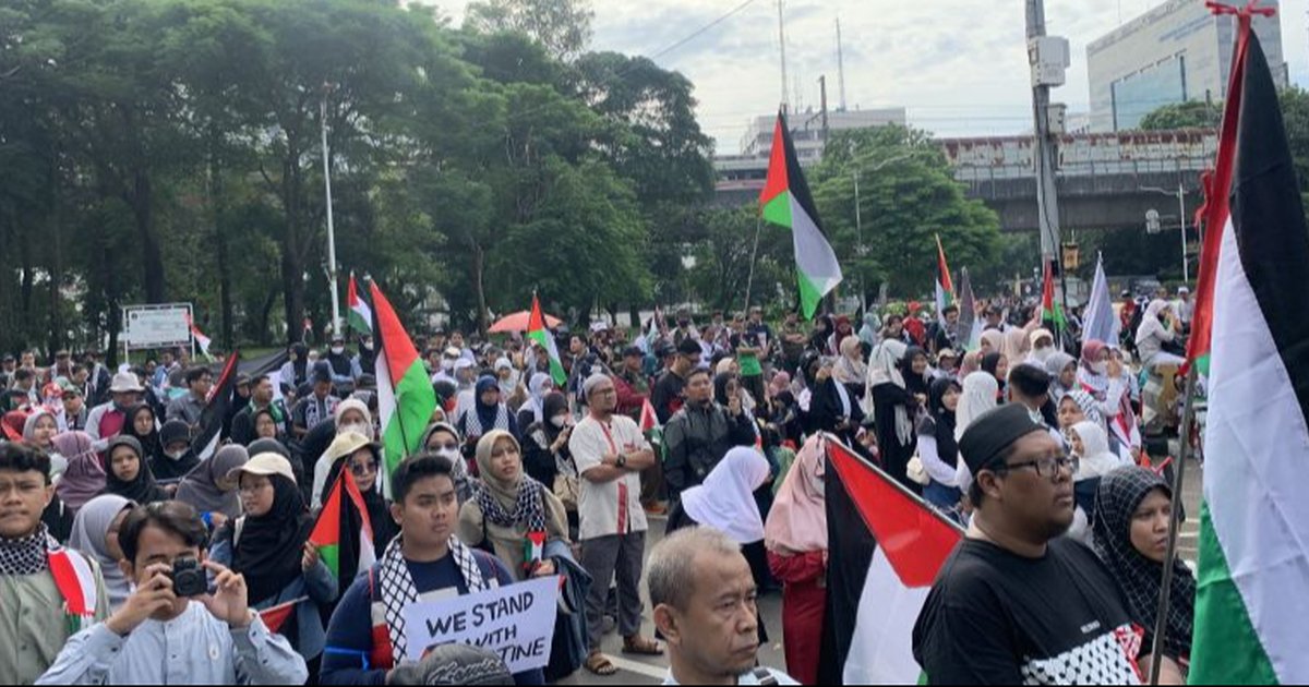 Minggu Pagi, Ratusan Massa Geruduk Kedubes AS Teriakan Takbir Gelar Aksi Bela Palestina