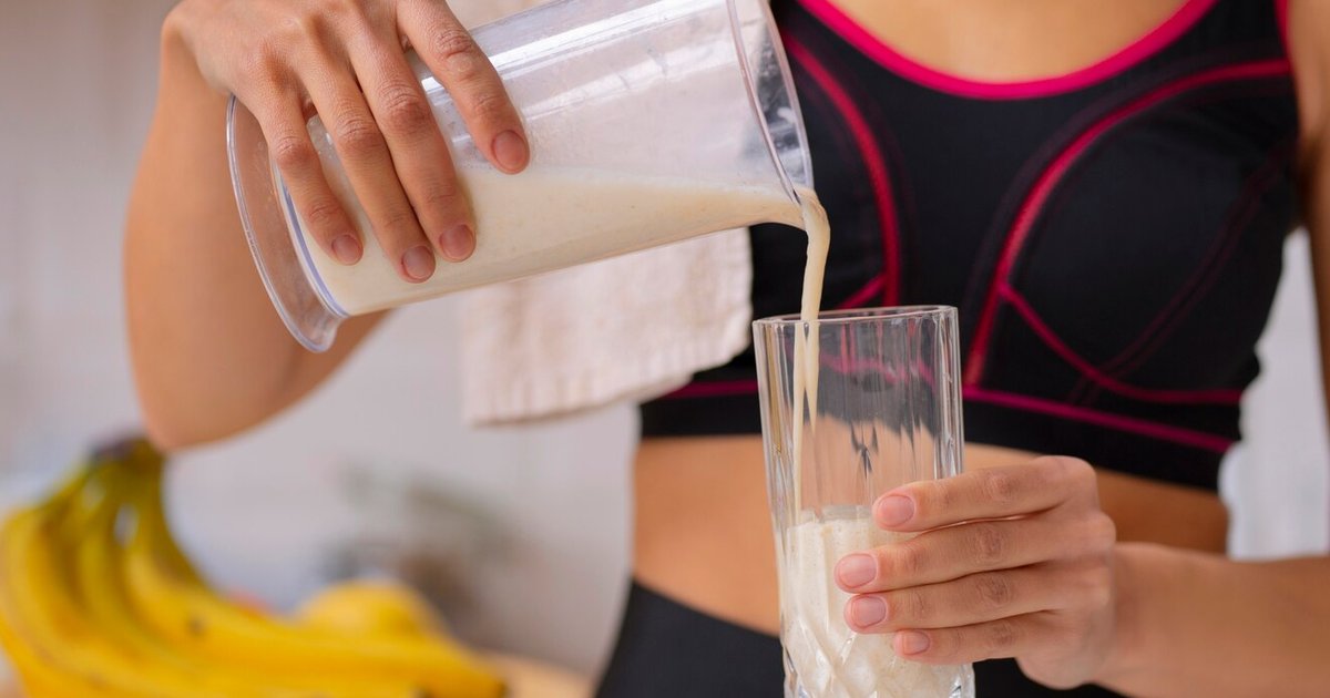 Minum Air Putih atau Whey Protein, Mana yang Lebih Baik untuk Kesehatan? Ini Jawabannya!