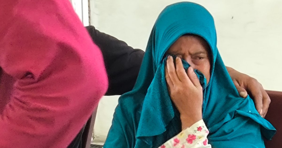 Datangi Kamar Jenazah, Tangis Orangtua SA Pecah Tak Menyangka Anaknya Korban Mutilasi di Serang