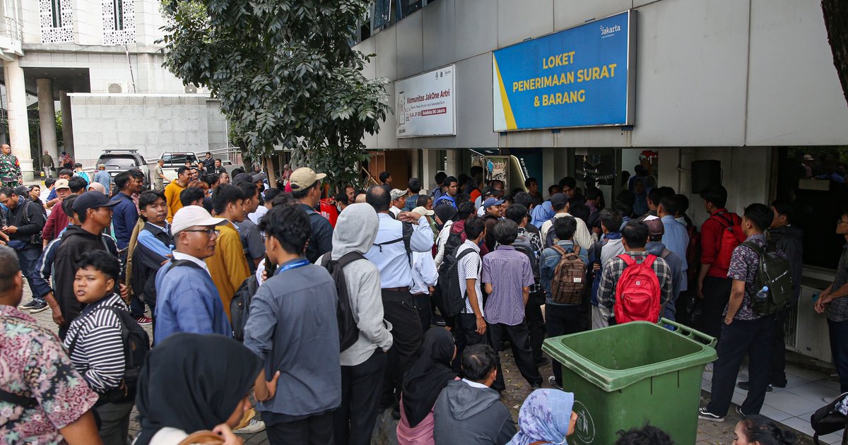 FOTO: Potret Ratusan Warga Jakarta Ramai-Ramai Melamar sebagai Pasukan Oranye