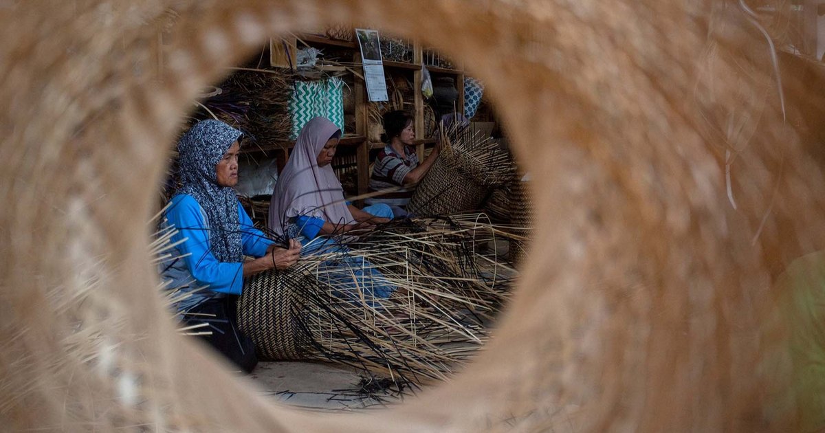 FOTO: Dampak Kebijakan Tarif Impor Trump, Ekspor Keranjang Bambu Ke AS Distop Sementara