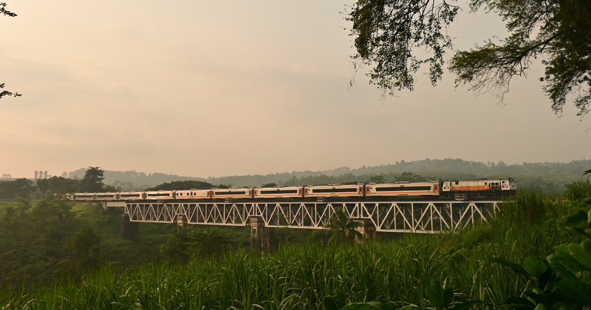 Pesona Keindahan Jalur Kereta Api di Jembatan Lahor Karangkates Malang ...