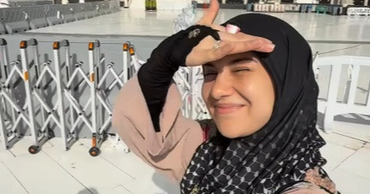 7 Potret Irish Bella dan Haldy Sabri Tiba di Tanah Suci, Siap Jalankan Rangkaian Ibadah Haji di Makkah