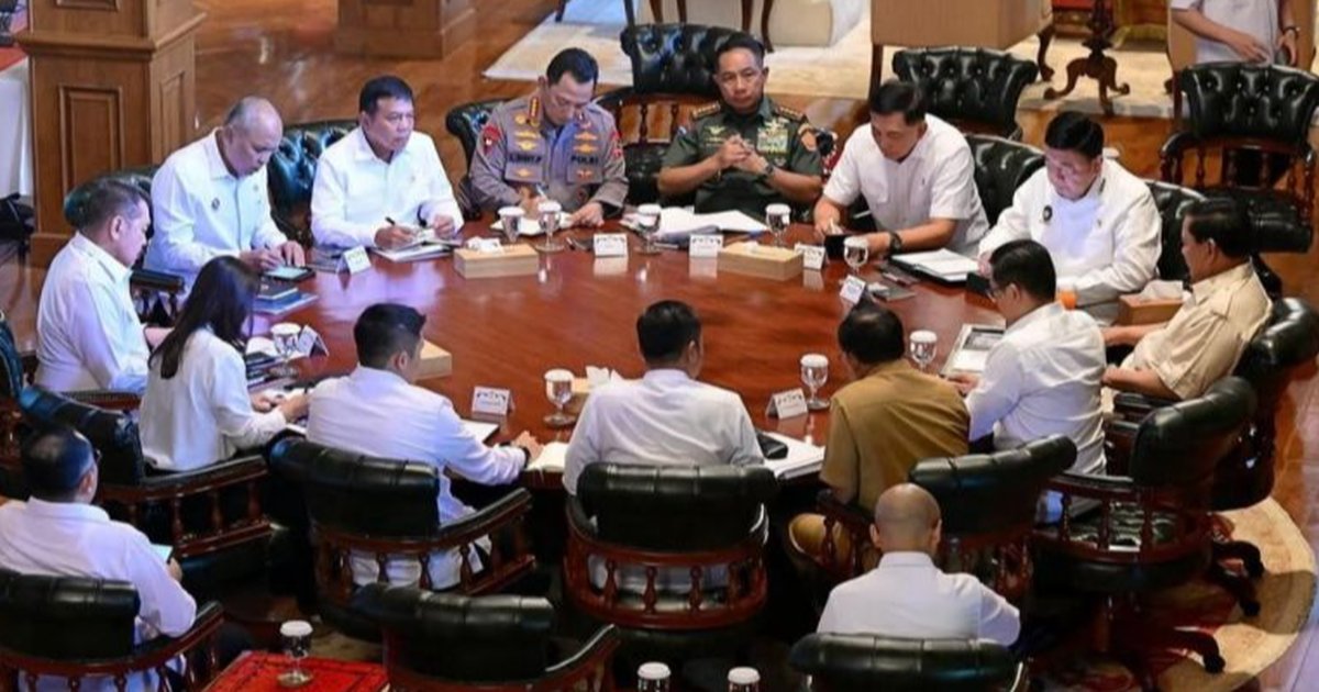 Potret Wajah Menteri saat Dikumpulkan Prabowo Rapat Dadakan di Tengah Panas Perang Israel Vs Iran - merdeka | OPSIIN-1