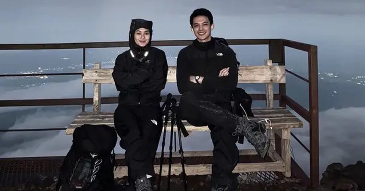Deretan Potret Rey Mbayang dan Dinda Hauw Hiking ke Gunung Fuji, Rayakan Anniversary ke-5