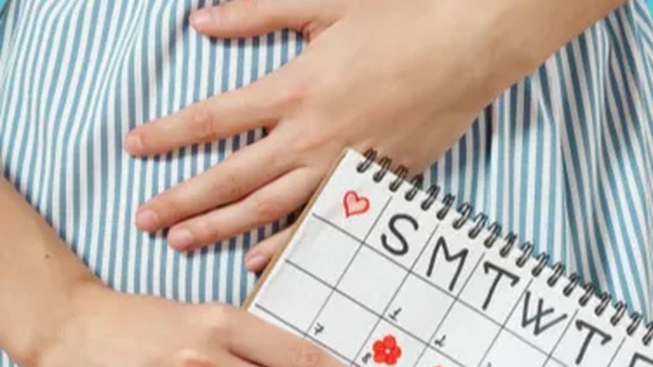 Mitos atau Fakta: Perempuan yang Sedang Menstruasi Dilarang Minum Air Dingin