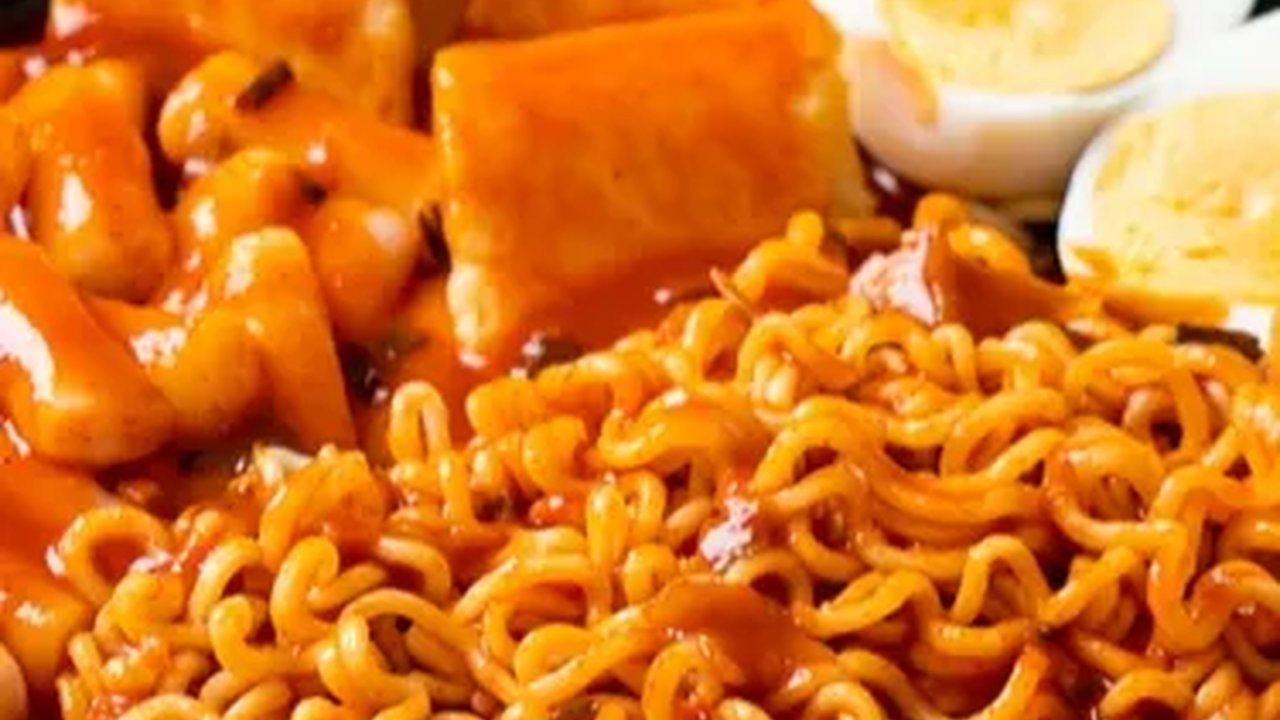 Banyak Konsumsi Makanan Pedas Bisa Bikin Sakit Perut, Kok Bisa?