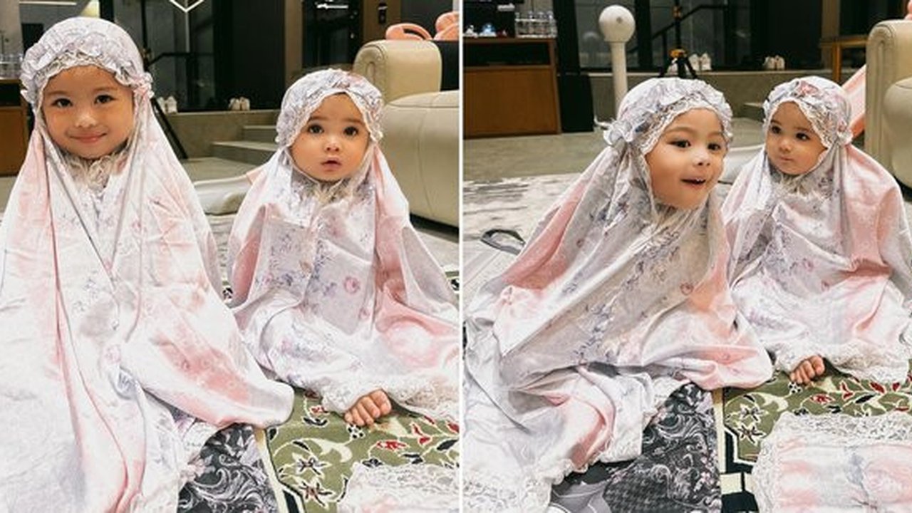 8 Potret Ameena & Azura Putri Aurel Hermansyah - Atta Halilintar Kembaran Mukena, Secantik Boneka