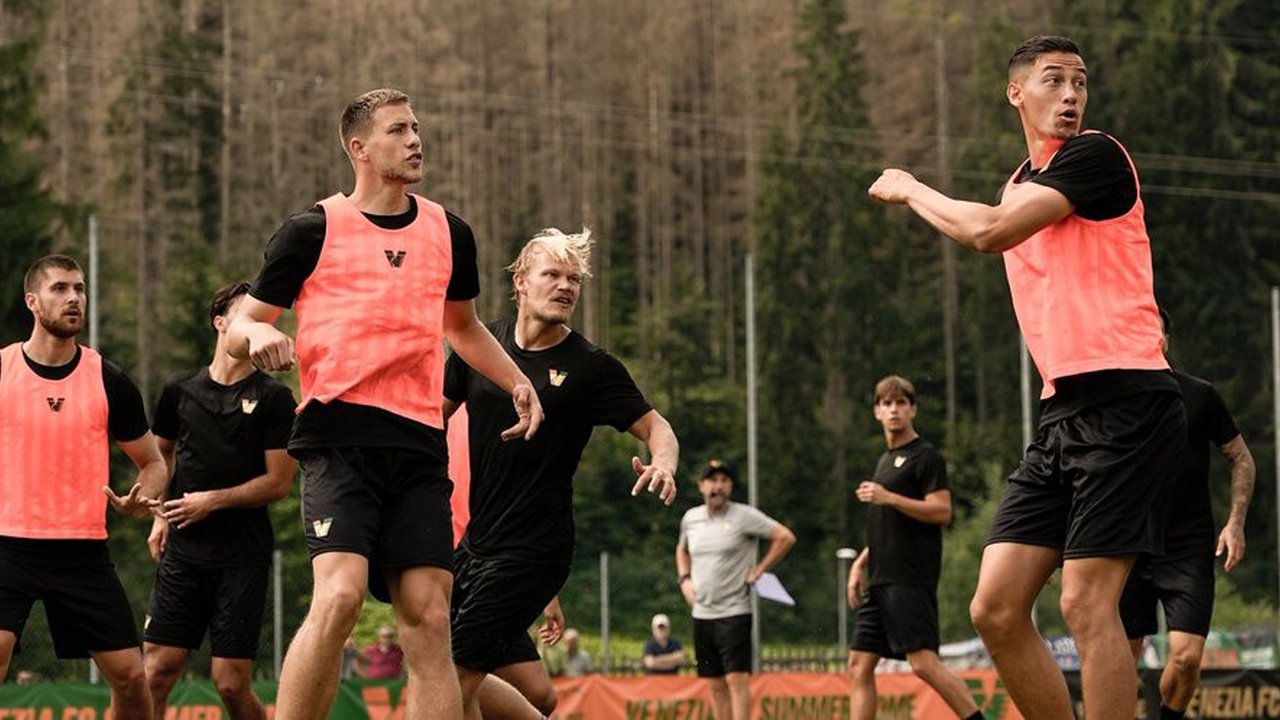 Pujian untuk Debut Bersejarah Jay Idzes di Serie A: Lini Belakang Venezia Mainnya Bagus!