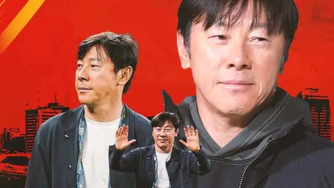 Timnas Indonesia - Shin Tae-yong Ekspresi Gembira (Bola.com/Adreanus Titus)