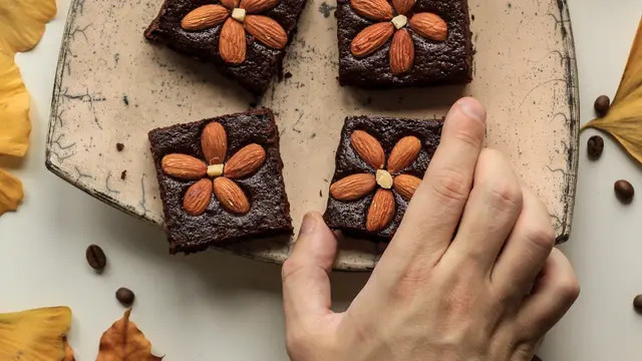 Easy brownies recipe in 4 variations.