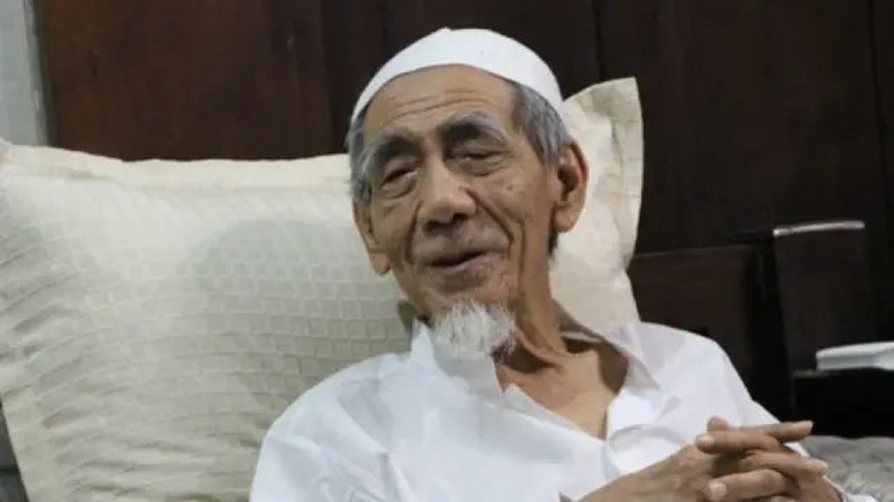 Almaghfurlah KH Maimoen Zubair atau Mbah Moen. (Sumber foto: NU Online)