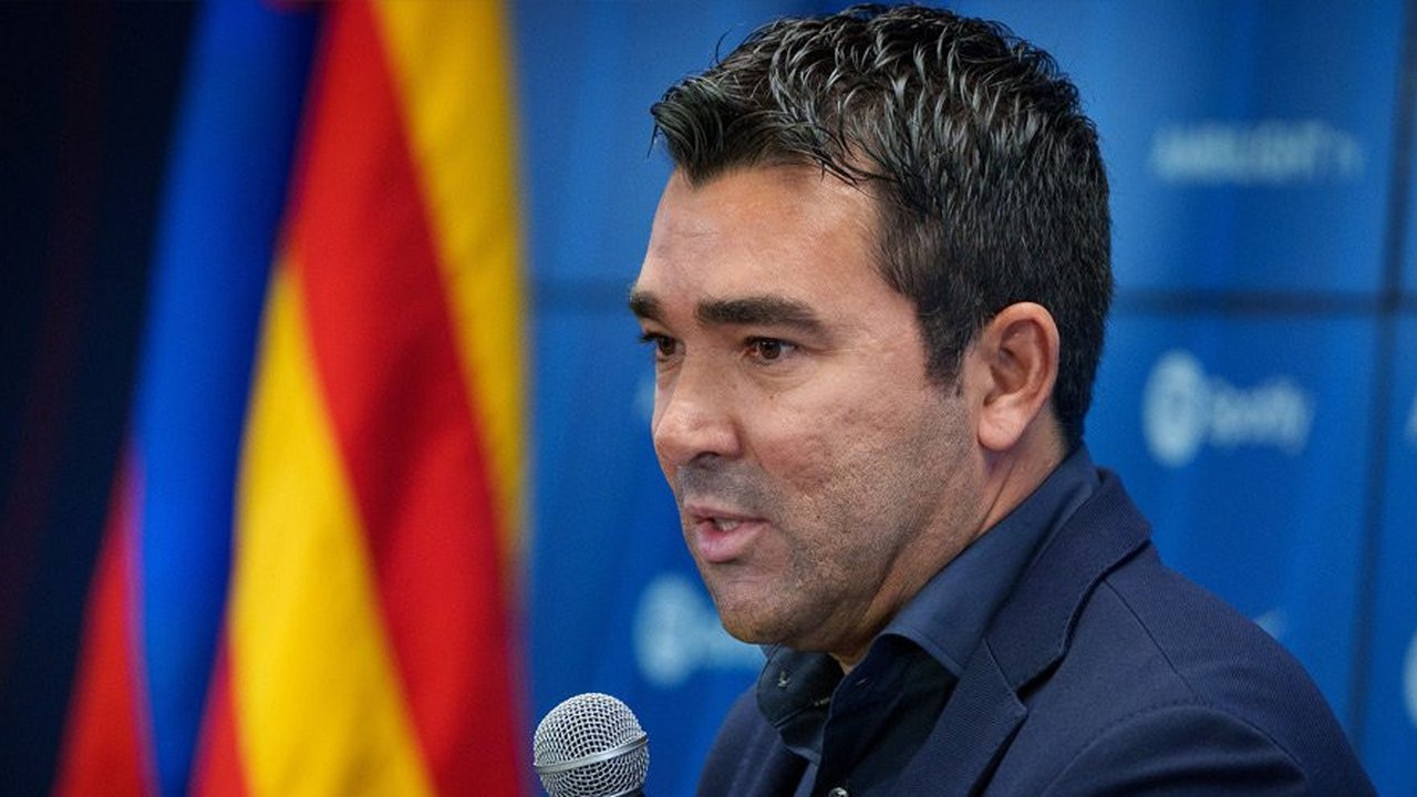 Bantah Lengser dari Dirtek, Barcelona Pastikan Deco Tetap Bertahan