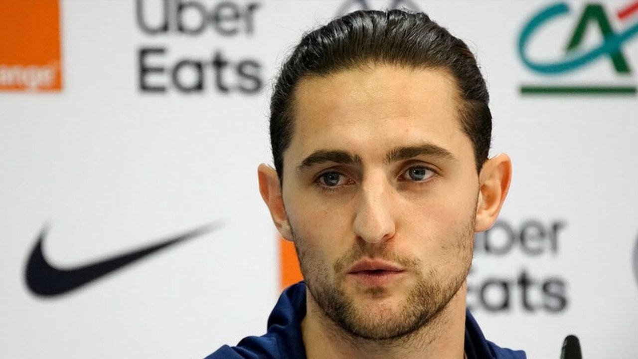 Masih Berstatus Tanpa Klub, Adrien Rabiot Rupanya Masih Jaga Asa Main di Premier League