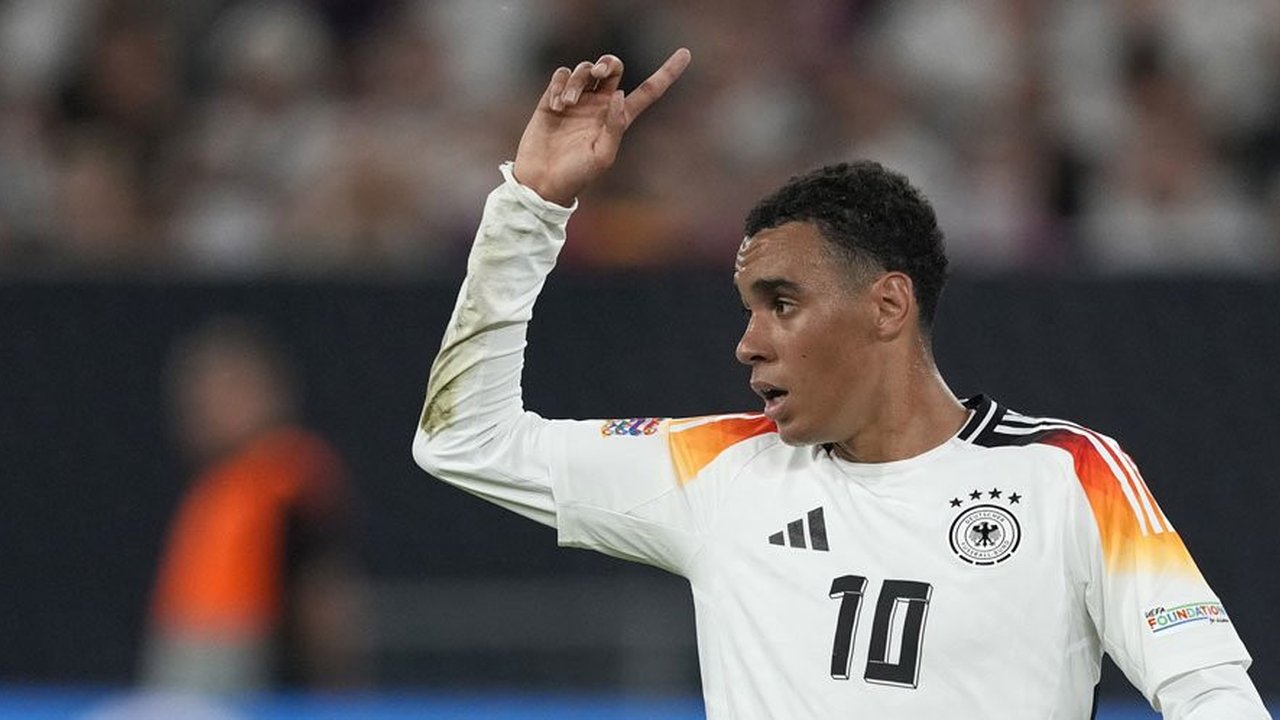 Joshua Zirkzee Ajak Jamal Musiala Gabung Manchester United