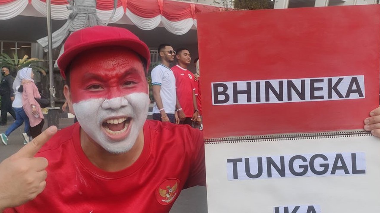 Suporter Timnas Indonesia Nekat ke SUGBK dengan Cat Wajahnya Merah Putih