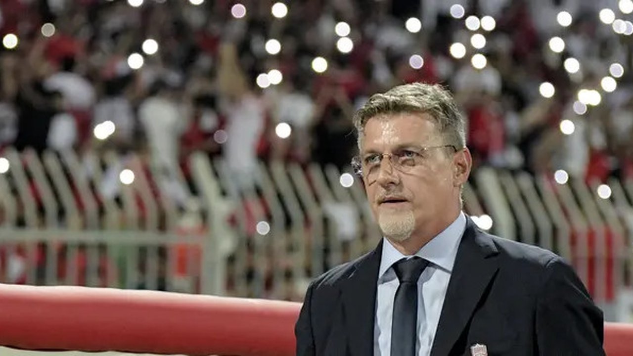 Pelatih Bahrain, Dragan Talajic. (Mazen Mahdi / AFP)