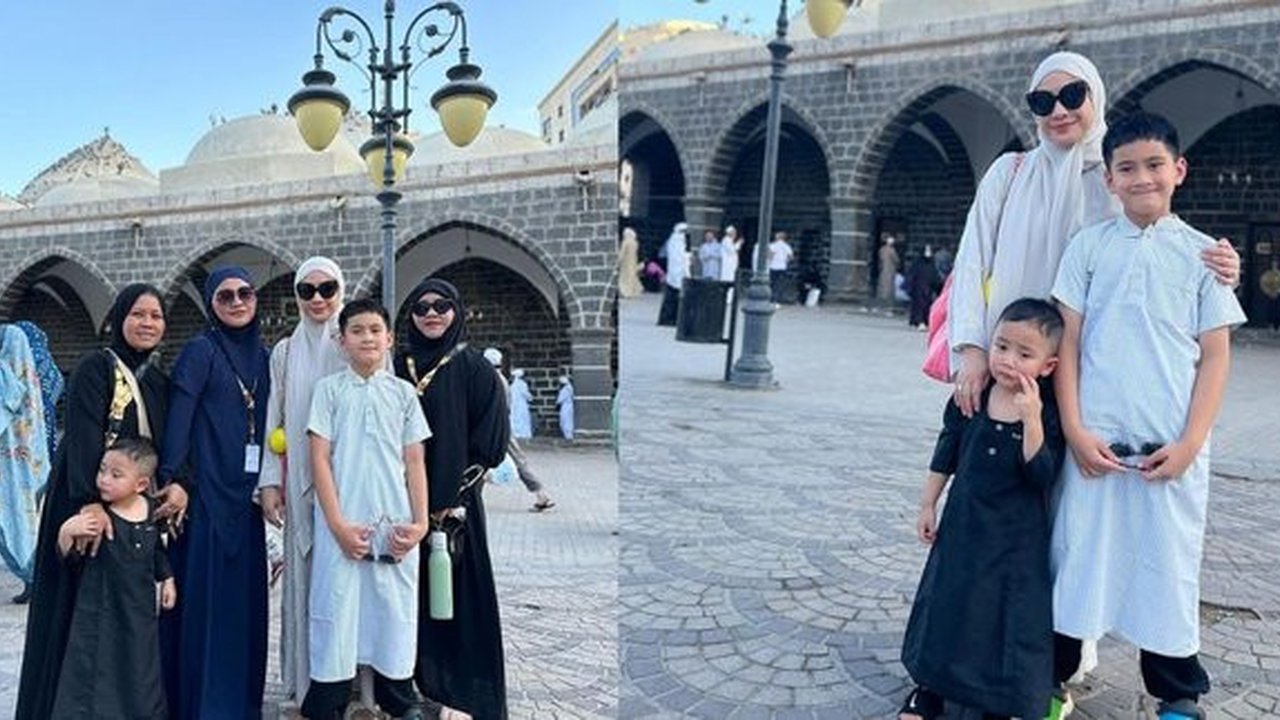 8 Potret Keluarga Raffi Ahmad Umrah, Rafathar Naik Kursi Roda