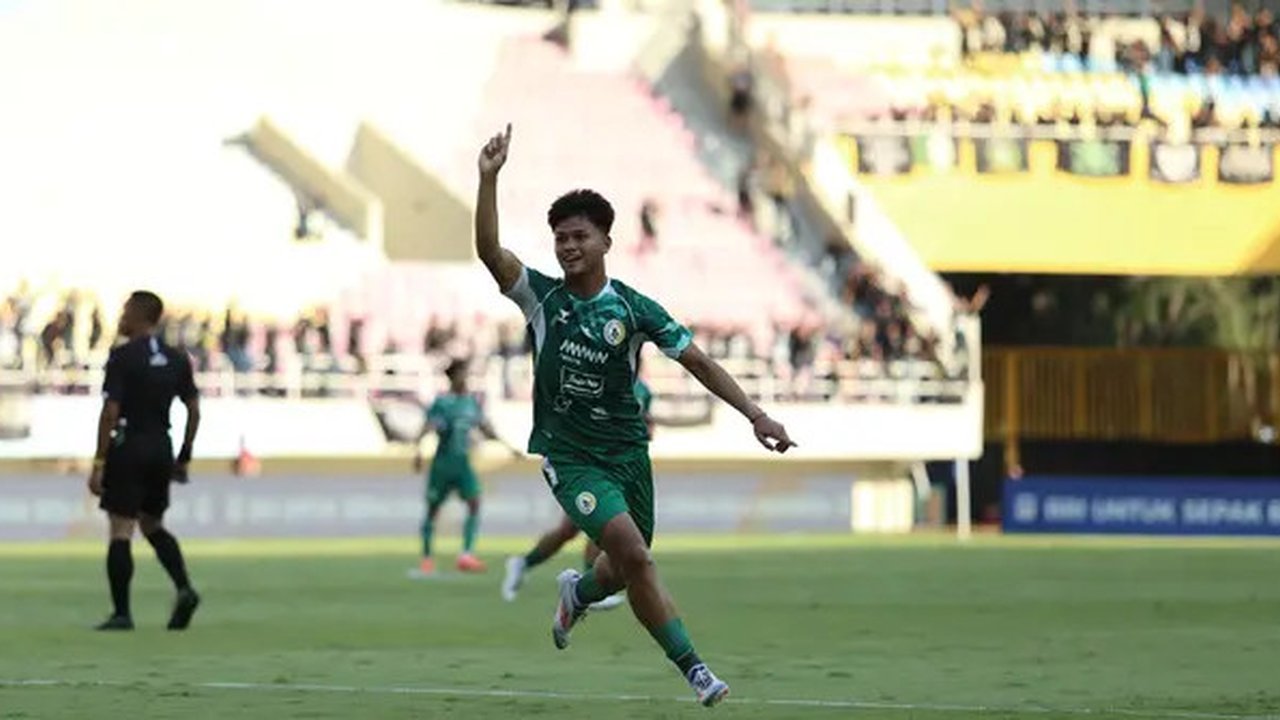 Striker PSS Sleman, Hokky Caraka mencetak dua gol ke gawang Arema FC dalam laga BRI Liga 1 2024/2025 di Stadion Manahan, Solo, Jumat (20/9/2024). (Dok. PSS)