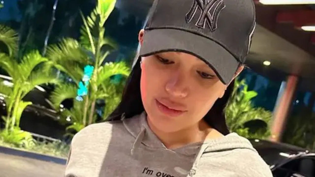 Nikita Mirzani mengaku alami kekerasan fisik dan mental dari RI. Pengakuan ini muncul setelah Nikita Mirzani dan Rizky Irmansyah saling unfollow di medsos. (Foto: Dok. Instagram @nikitamir