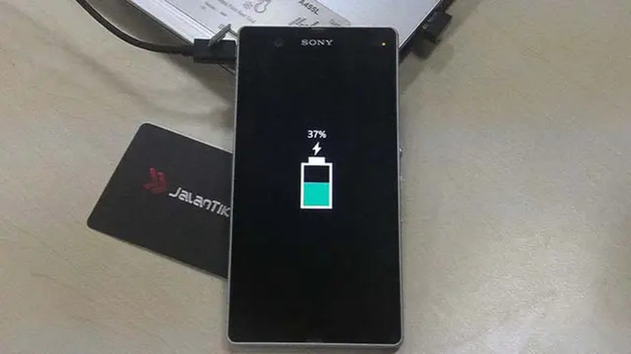 Nah, dalam artikel kali ini, kami akan mengulas kembali tips charge baterai HP dengan cepat dan benar